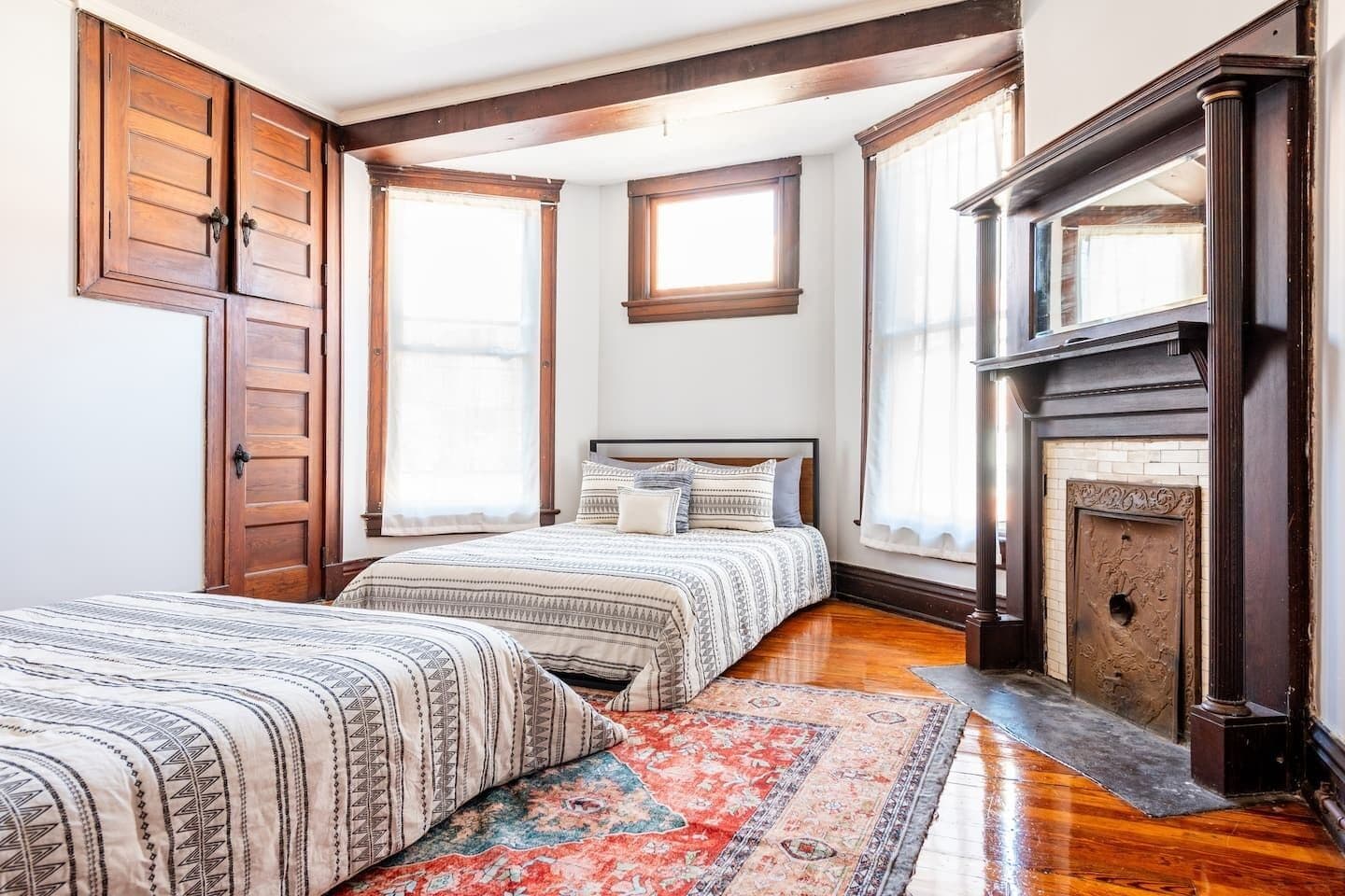 6 bedrooms, desk, iron/ironing board, free WiFi