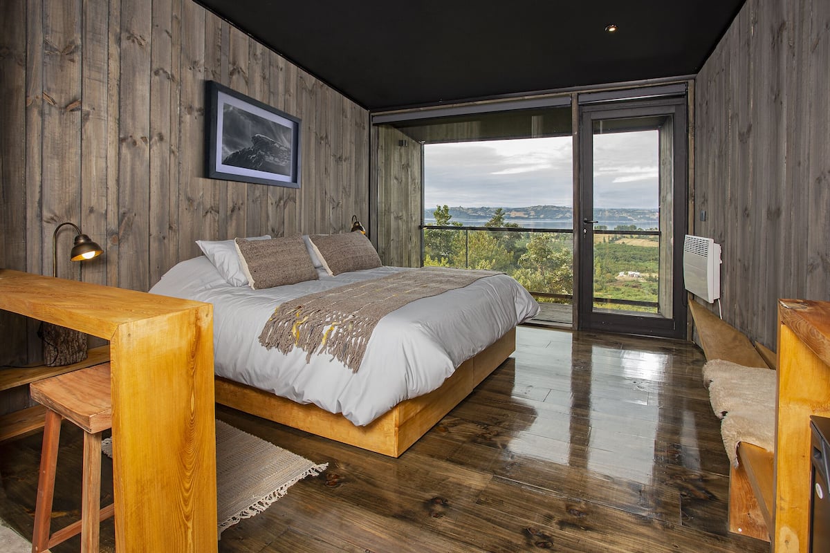 Design Double Room | Individually decorated, individually furnished, desk, laptop workspace