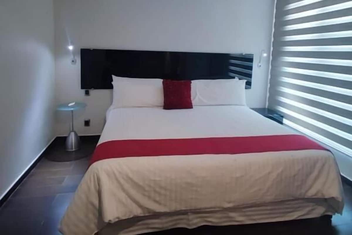 Master Suite Penthouse | 1 habitación, ropa de cama de alta calidad y escritorio