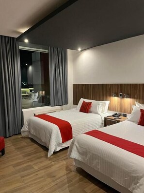 Premium bedding, desk, laptop workspace, soundproofing - Zújmú Business Boutique Hotel (Aguascalientes)