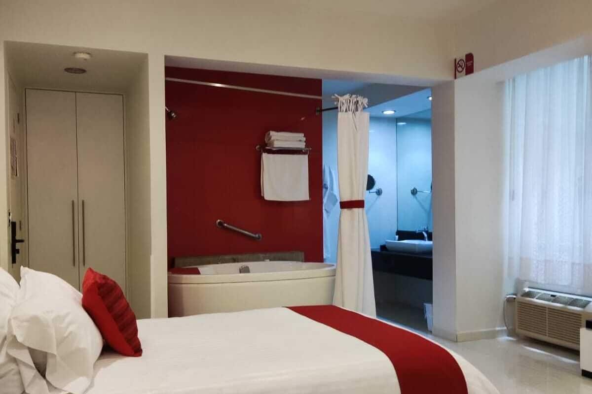 Comfort Double Room, Hot Tub | 1 bilik tidur, peralatan tempat tidur premium, meja