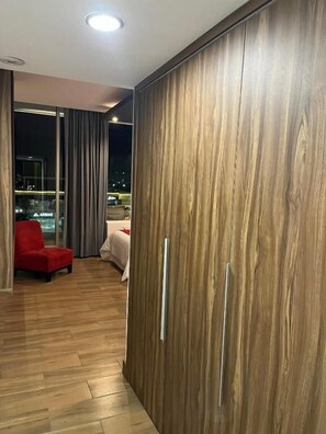 Double Room with Terrace | Premium bedding, desk, laptop workspace, soundproofing - Zújmú Business Boutique Hotel (Aguascalientes)