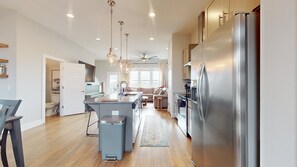 Interior - 3 bedroom house, on the river, over looking the Nashville skyline, with firepit! (Nashville)