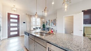 Interior - 3 bedroom house, on the river, over looking the Nashville skyline, with firepit! (Nashville)