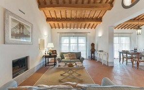 Télévision, cheminée