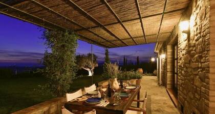 Villa in Magliano In Toscana with 8 bedrooms sleeps 17