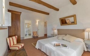 8 bedrooms, iron/ironing board, travel crib, free WiFi