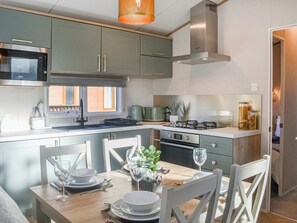 Highchair, cookware/dishes/utensils