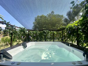 Outdoor spa tub - Finca El Jardín Secreto en Fredonia Antioquia (El Zancudo)