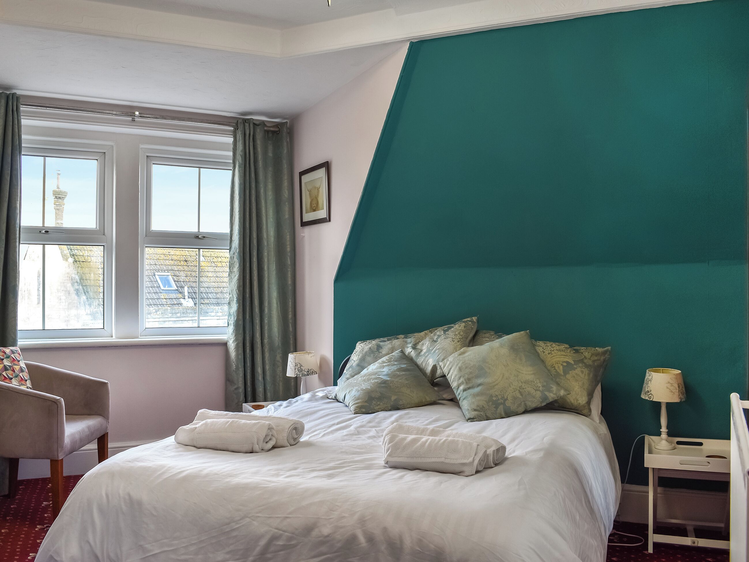 6 bedrooms, free WiFi, bed sheets