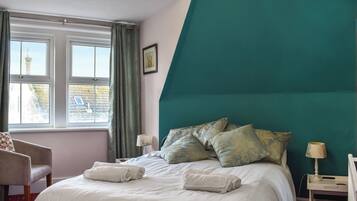 6 bedrooms, free WiFi, bed sheets