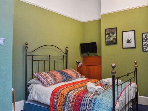6 bedroom accommodation in Swanage