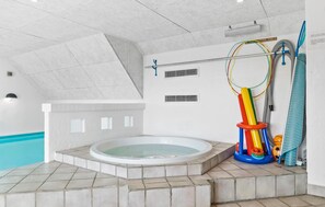 Piscine intérieure
