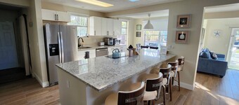   5 Min walk to Beach & Village, Private Pool,On the Canal