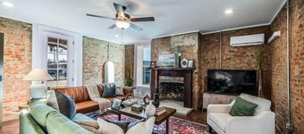 Lovely historic spot, walk to the square!