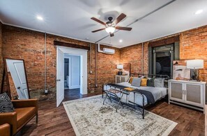 2 bedrooms, in-room safe, iron/ironing board, free WiFi