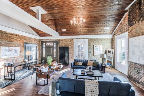 Enjoy Beautiful Historic Franklin Here!