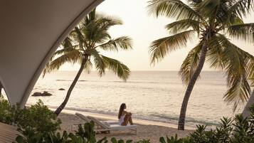 Juniorsvit - mot vattnet | Utsikt mot havet/stranden