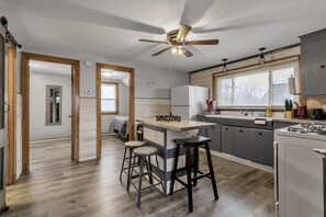 電子レンジ、オーブン、コンロ