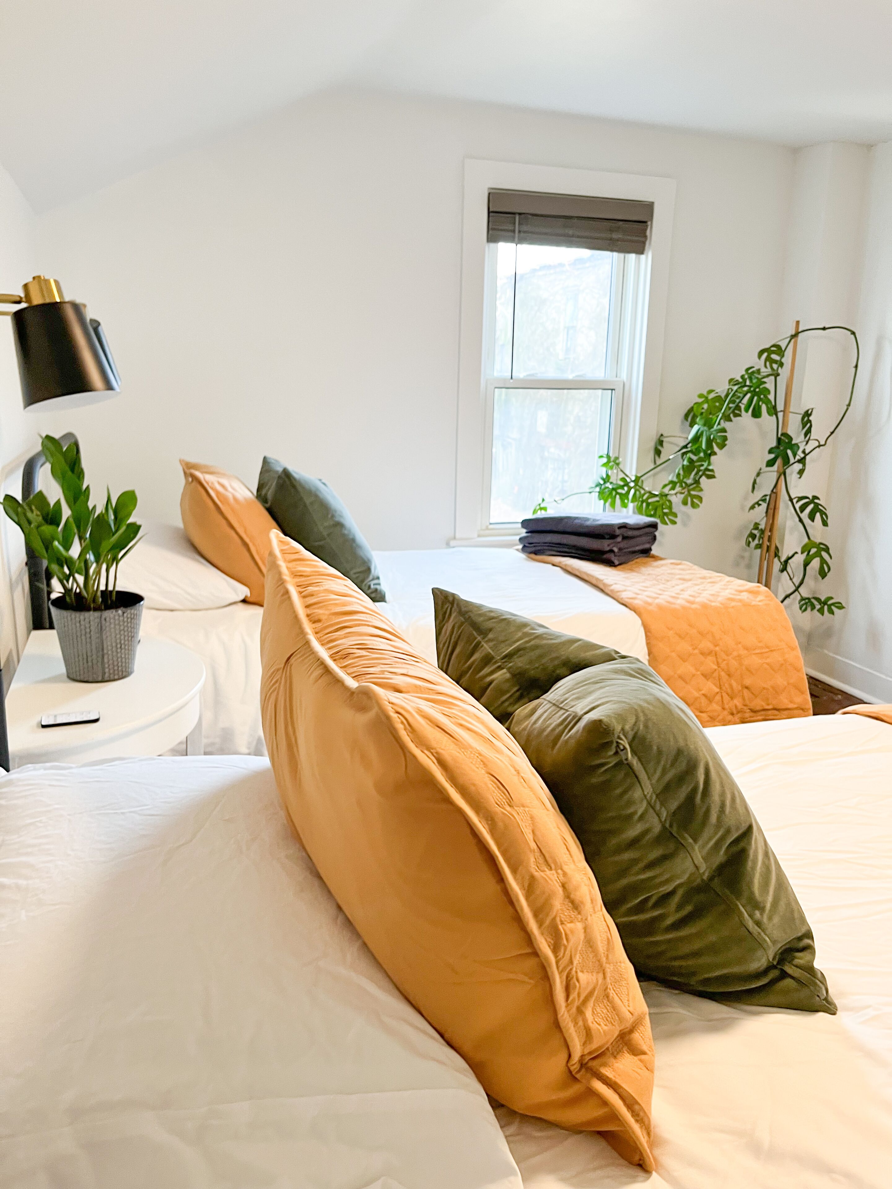 3 bedrooms, desk, iron/ironing board, travel crib