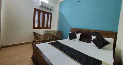 Room 1 - Near to River & Golden temple. Close to all visiting places is nearby