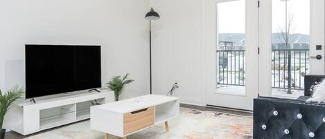 Smart TV, table tennis