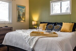 4 Schlafzimmer, Schreibtisch, Bügeleisen/Bügelbrett, Reisekinderbett