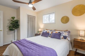 4 Schlafzimmer, Schreibtisch, Bügeleisen/Bügelbrett, Reisekinderbett
