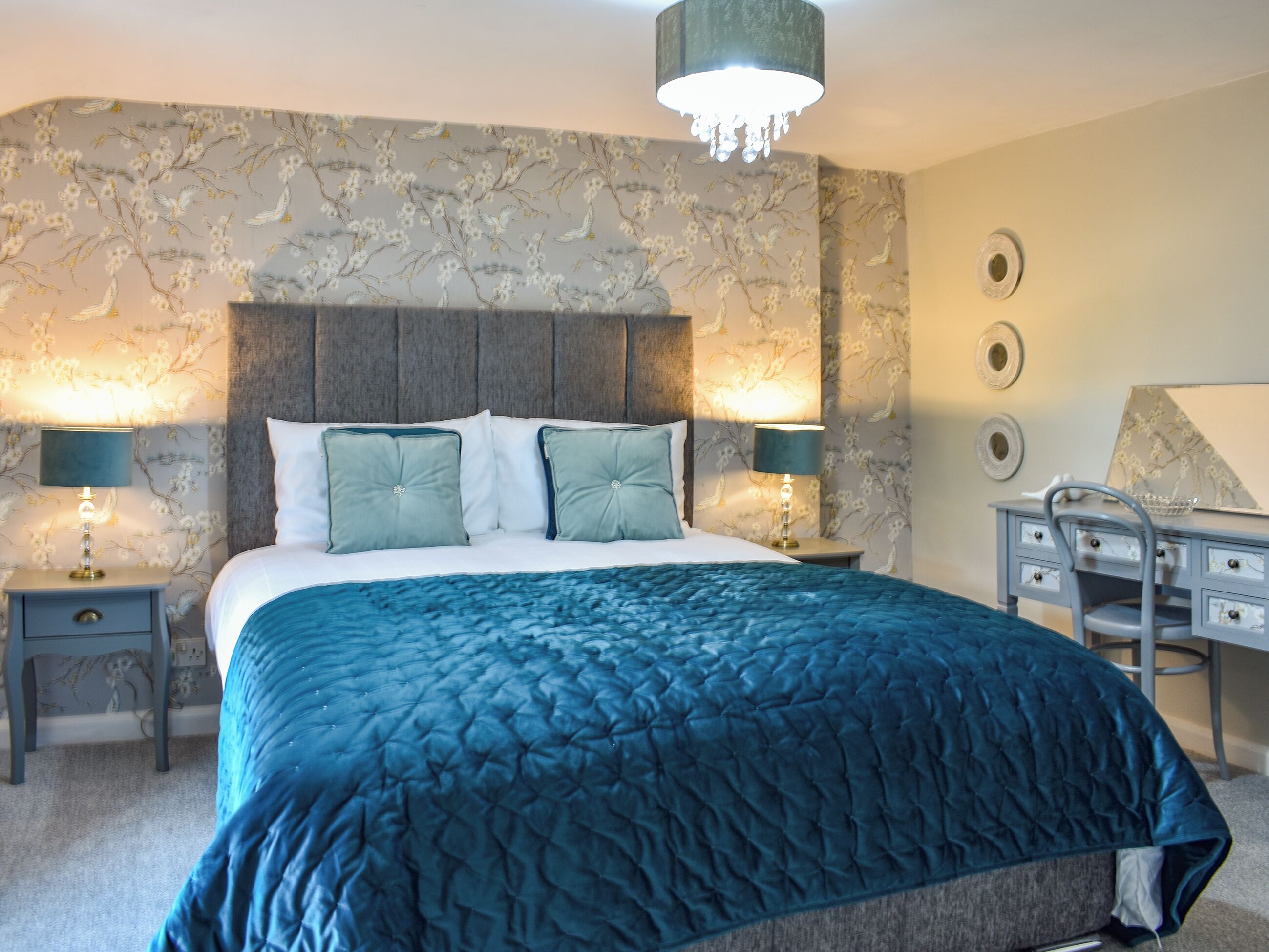 2 عدّة غرف نوم وواي فاي مجانًا وملاءات أسرّة