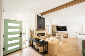 Smart TV - Balinese Oasis by Rather Be Properties (Palm Springs)