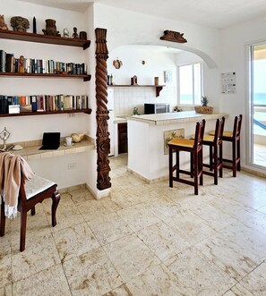 Unclassified image, 2 of 13, button