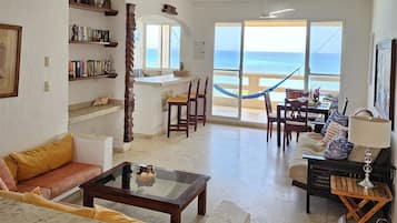 Älytelevisio, kirjoja, stereot