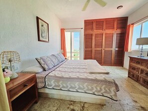 1 bedroom, in-room safe, iron/ironing board, travel crib - Penthouse-Balcony w Hammock, Direct Ocean View, Half Moon Bay, Akumal (Akumal)