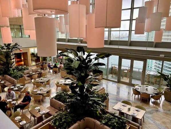 Dining - Luxury 2 Bedroom Apartment on Brickell Ave (Miami)