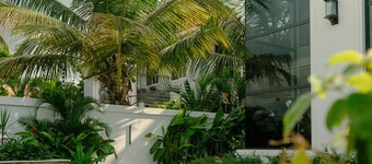 Osotwa_house
Spectacular Views: Luxe Retreat