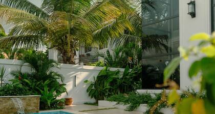 Osotwa_house
Spectacular Views: Luxe Retreat