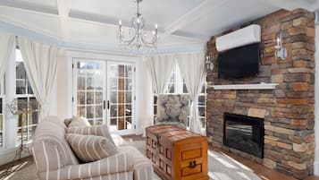 TV connectée, cheminée