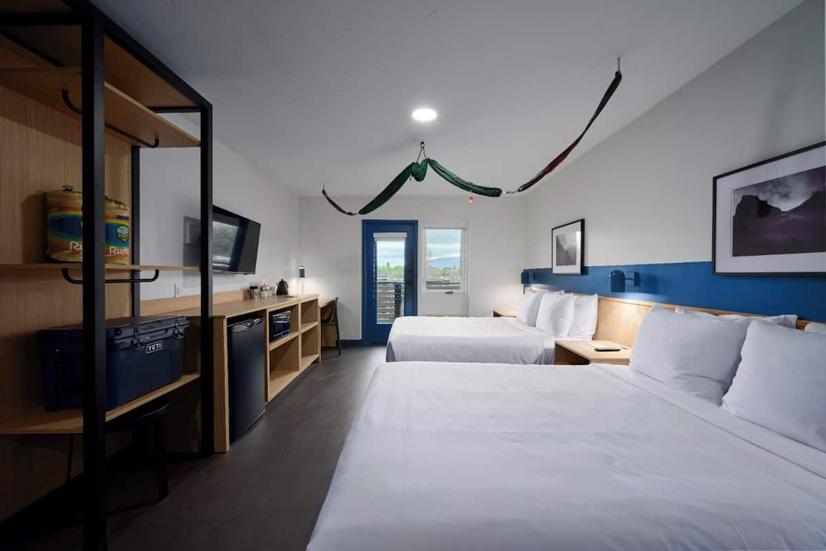 Standard Room, 2 Queen Beds, Balcony, Mountain View (Double Queen w/Balcony) | Free WiFi, bed sheets