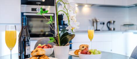 อพาร์ทเมนท์ | ครัวส่วนตัว | ตู้เย็น, ไมโครเวฟ, เตาอบ, เตาประกอบอาหาร