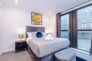 1 bedroom, free WiFi, bed sheets - Skeek Groundfloor Apartment with Wine Fridge (Birmingham)