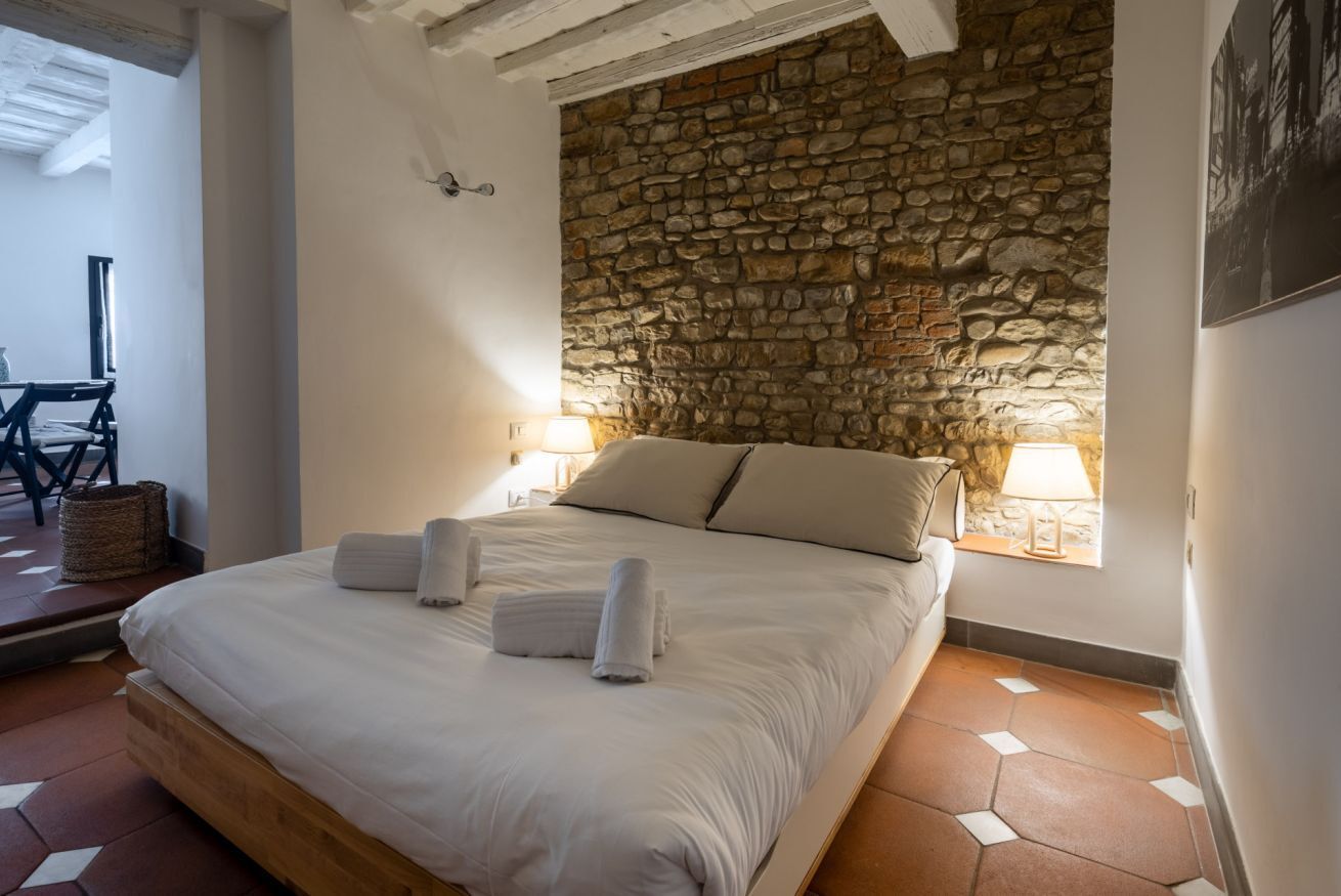 1 habitación, tabla de planchar con plancha, wifi y ropa de cama 