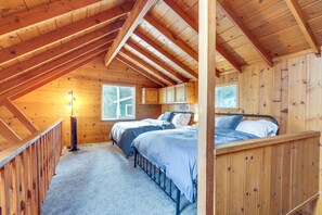 2 bedrooms, desk, iron/ironing board, WiFi - Cozy Mi-Wuk Village Cabin: 18 Mi to Dodge Ridge! (Mi-Wuk Village)