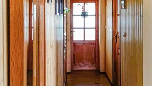 A wooden hallway with a large window at the end. - Cozy apartment in Chwarzenko with WiFi (Chwarzenko)