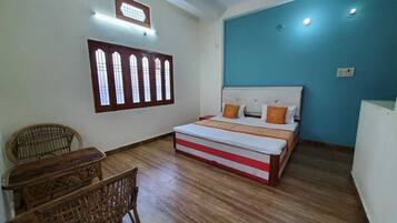 1 bedroom, bed sheets