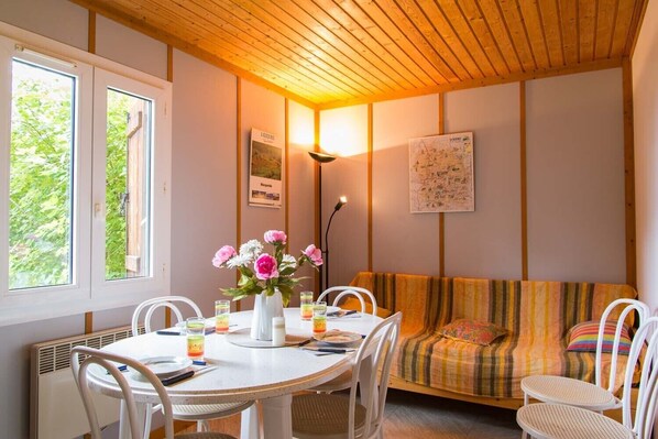 Dining - Gîte en Bois 3/4 Personnes à Briges (AUROUX)