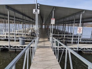 Marina - 1 BR Lake Condo Perfect Couples Getaway-No stairs! King Bed (Kimberling City)