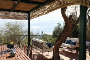 Outdoor dining - Baia di Nerano is the ideal accommodation for those who like to relax (Nerano)
