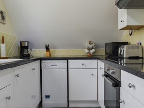 Refrigerador, microondas, horno y lavavajillas 