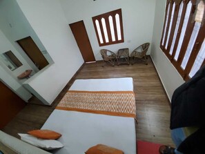 1 bedroom, bed sheets - Room 3 - Near to River & Golden temple. Close to all visiting places is nearby (Varanasi)