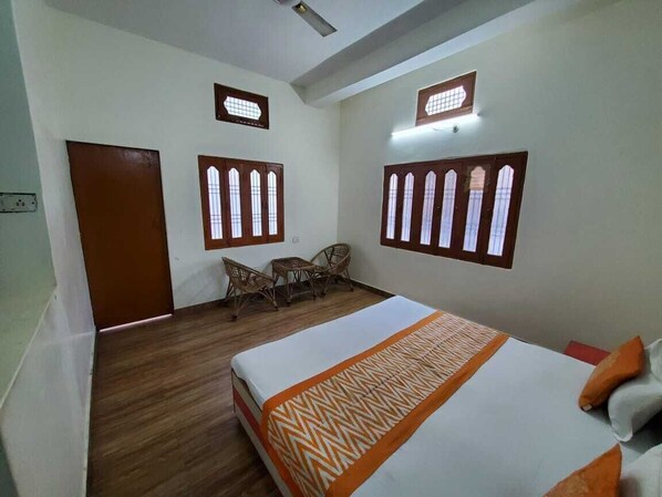 1 bedroom, bed sheets